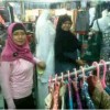 Salah satu toko palkaian di pasar Cilimus.